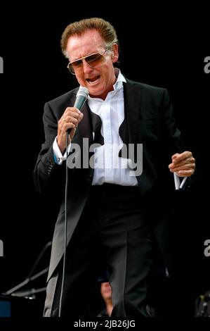 Tony Christie, V2005 ans, Hylands Park, Chelmsford, Essex, Royaume-Uni - 21 août 2005 Banque D'Images