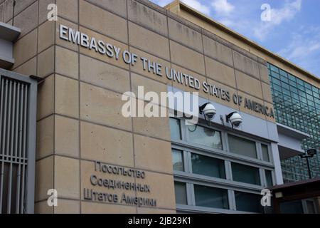 Moscou, Russie. 01st juin 2022. L'entrée de l'ambassade des États-Unis en Russie. Crédit : SOPA Images Limited/Alamy Live News Banque D'Images