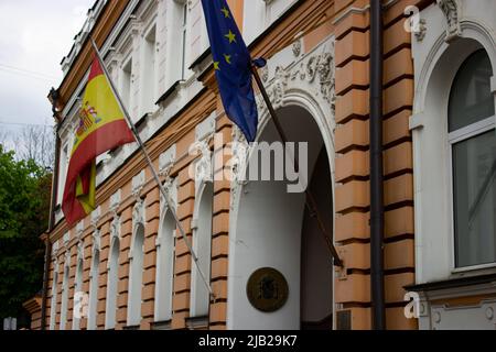 Moscou, Russie. 01st juin 2022. Les drapeaux de l'Espagne et de l'UE sont vus à l'ambassade d'Espagne en Russie. Crédit : SOPA Images Limited/Alamy Live News Banque D'Images