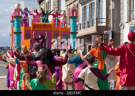 Landerneau, France - 03 avril 2022 : flotteur sur le thème indien de la Carnaval de la Lune. Banque D'Images