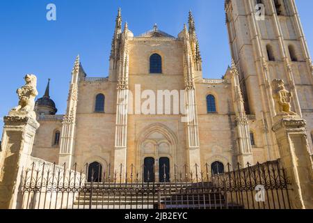 Façade de la cathédrale historique de Ségovie, Espagne Banque D'Images