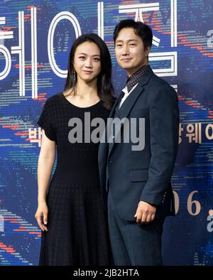 Séoul, Corée du Sud. 2nd juin 2022. (De gauche à droite) l'actrice chinoise Tang Wei, l'acteur sud-coréen Park Hae-il, à droite, pose pour des photos lors d'une conférence de presse pour promouvoir le film « décision de quitter » à Séoul, en Corée du Sud sur 2 juin 2022. Le film doit être sorti en Corée du Sud sur 29 juin. (Photo de Lee Young-ho/Sipa USA) crédit: SIPA USA/Alay Live News Banque D'Images
