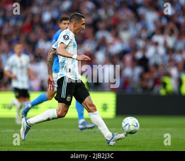 Londres, Royaume-Uni. 1st juin 2022. Angel Di Maria, d'Argentine, a marquant son deuxième but lors du match de la coupe des champions de la CONEBOL-UEFA au stade Wembley, à Londres. Crédit photo à lire: David Klein/Sportimage crédit: Sportimage/Alamy Live News crédit: Sportimage/Alamy Live News Banque D'Images