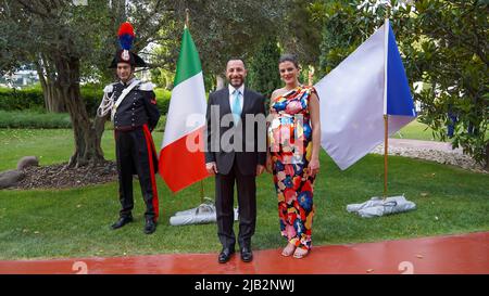 Izmir, Turquie. 1st juin 2022. La Journée de la République italienne a marqué l'édition 76th de l'événement annuel après deux années de pause en raison de la pandémie et a célébré avec une réception organisée par le Consulat italien à Izmir. Un grand nombre de diplomates turcs, italiens et étrangers, de gens d'affaires et de la société ont assisté à la réception dans un hôtel accueilli par le consul italien d'Izmir Valerio Giorgio. Valerio Giorgio, consul d'Italie à Izmir, a attiré l'attention sur la forte interaction économique et culturelle entre les deux pays dans son discours. Crédit: İdil Toffolo/Alay Live News Banque D'Images