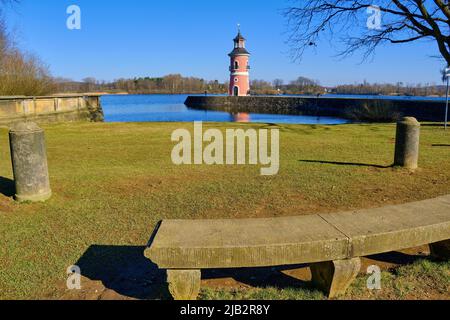 Moritzburg près de Dresde, Saxe, Allemagne, 1 mars 2022: Le phare de Moritzburg au Grand bassin de Moritzburg a été érigé au 18th siècle. Banque D'Images