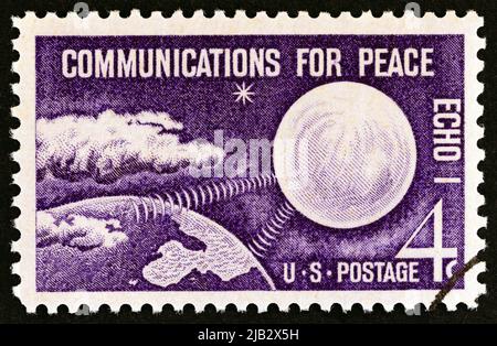 États-Unis - VERS 1960 : un timbre imprimé aux États-Unis dans le numéro « Communications for Peace » montre Echo I Communications satellite, vers 1960. Banque D'Images