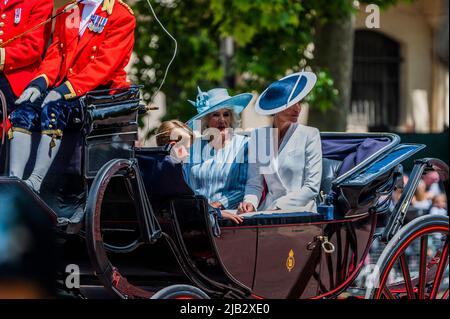 Londres, Royaume-Uni. 2nd juin 2022. Trooping la couleur dans le cadre des célébrations du Jubilé de platine de la Reine jeudi prochain. Les gardes irlandais du bataillon de 1st fournissent leurs nouvelles couleurs. Crédit : Guy Bell/Alay Live News Banque D'Images