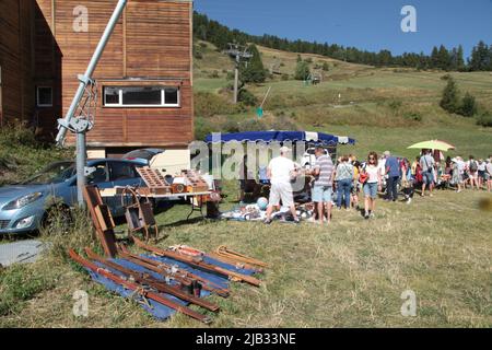 Vide-greniers à Vars Sainte-Marie un 15 août, Hautes-Alpes Banque D'Images