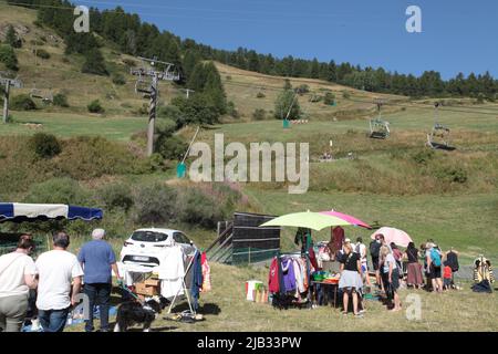 Vide-greniers à Vars Sainte-Marie un 15 août, Hautes-Alpes Banque D'Images