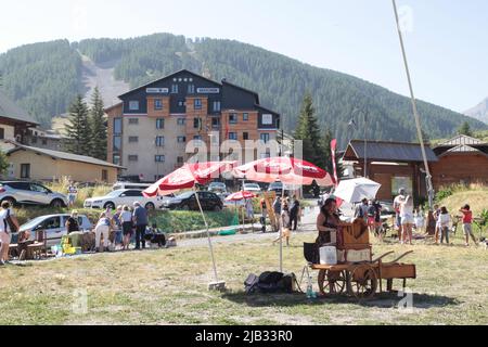 Vide-greniers à Vars Sainte-Marie un 15 août, Hautes-Alpes Banque D'Images