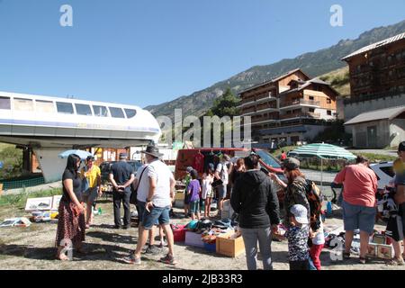 Vide-greniers à Vars Sainte-Marie un 15 août, Hautes-Alpes Banque D'Images