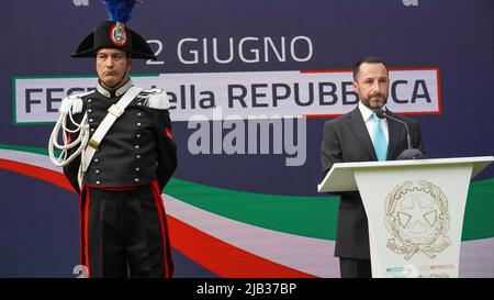 1 juin 2022, Izmir, Turquie, Turquie: La Journée de la République italienne a marqué l'édition 76th de l'événement annuel après deux ans de pause en raison de la pandémie et a célébré avec une réception organisée par le Consulat italien à Izmir. Un grand nombre de diplomates turcs, italiens et étrangers, de gens d'affaires et de la société ont assisté à la réception dans un hôtel accueilli par le consul italien d'Izmir Valerio Giorgio. Valerio Giorgio, consul d'Italie à Izmir, a attiré l'attention sur la forte interaction économique et culturelle entre les deux pays dans son discours. (Credit image: © Dil Toffolo/Pacific Press via ZUM Banque D'Images