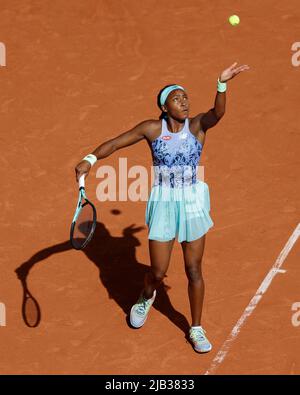 Paris, France, 2nd. Juin 2022. LE joueur DE tennis AMÉRICAIN Coco Gauff en action au tournoi de tennis de l'Open de France 2022 à Roland Garros le jeudi 02 juin 2022., © Juergen Hasenkopf / Alamy Live News Banque D'Images