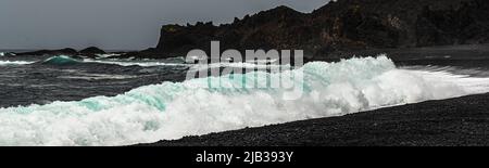 Plage de Djúpalónssandur. Les restes de fer sur la plage proviennent du chalutier britannique Epine GY 7, qui a été détruit à l'est de Dritvík (Islande) dans la nuit du 13th mars 1948 Banque D'Images