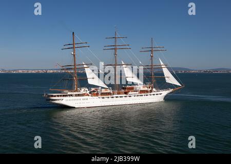Sailing Schooner sur le Tage, Portugal Banque D'Images