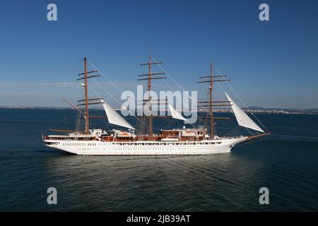 Sailing Schooner sur le Tage, Portugal Banque D'Images
