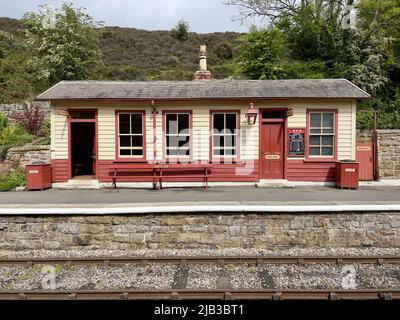 Ancienne salle d'attente sur la plate-forme de la gare de Goathland Banque D'Images