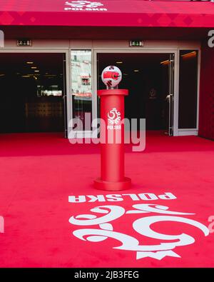 WROCŁAW, POLOGNE - 01 JUIN 2022 : tunnel précédant la ligue A 2022 Nations League entre la Pologne et le pays de Galles à la Tarczynski Arena, Wrocław, Pologne, le 1st juin 2022. (Photo de John Smith/FAW) Banque D'Images