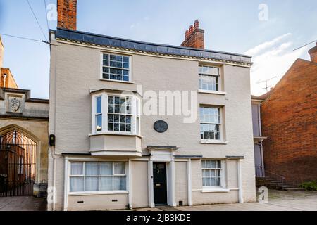 La maison historique dans laquelle la romancière Jane Austen vécut et mourut en 1817, dans College Street, Winchester, Hampshire, Angleterre, avec plaque commémorative Banque D'Images