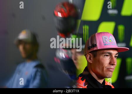 Barcelone, Espagne. 02nd juin 2022. Conférence de presse avant le Grand Prix de Catalunya de MotoGP Monster Energy sur le circuit Barcelone-Catalunya, Barcelone, Espagne, 2 juin 2022 en photo : ALEIX Espargaro Rueda de prensa previa al Gran Premio Monster Energy de MotoGP de Catalunya en el Circuito de Barcelona-Catalunya, Barcelona 2 de Junio de 2022 POOL/ MotoGP.com/Cordon les images de presse seront à usage éditorial exclusif. Crédit obligatoire: © motogp.com crédit: CORMON PRESSE/Alay Live News Banque D'Images