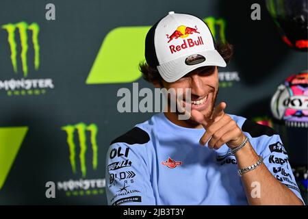 Barcelone, Espagne. 02nd juin 2022. Conférence de presse avant le Grand Prix de Catalunya de MotoGP Monster Energy sur le circuit Barcelone-Catalunya, Barcelone, Espagne, 2 juin 2022 en photo : ENEA Bastianini Rueda de prensa previa al Gran Premio Monster Energy de MotoGP de Catalunya en el Circuito de Barcelona-Catalunya, Barcelona 2 de Junio de 2022 POOL/ MotoGP.com/Cordon les images de presse seront à usage éditorial exclusif. Crédit obligatoire: © motogp.com crédit: CORMON PRESSE/Alay Live News Banque D'Images