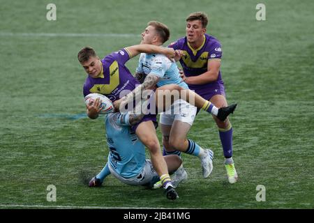 NEWCASTLE UPON TYNE, ROYAUME-UNI. 2nd JUIN Dan Coates de Newcastle Thunder est affronté lors du match DE championnat DE BETFRED entre Newcastle Thunder et Featherstone Rovers à Kingston Park, Newcastle, le jeudi 2nd juin 2022. (Crédit : will Matthews | MI News) crédit : MI News & Sport /Alay Live News Banque D'Images