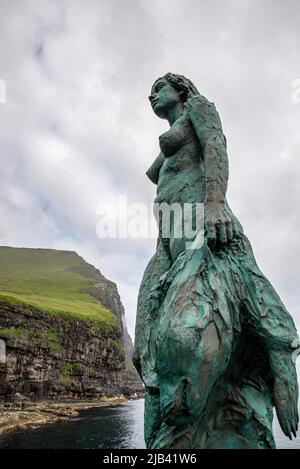 Statue de Kopakonan, légendaire Sealwoman Selkie, village de Miklalalalalur, île de Kalsoy, îles Féroé Banque D'Images