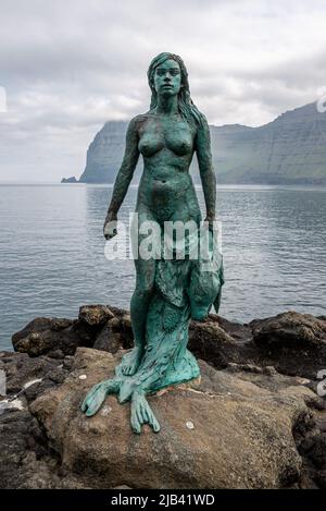 Statue de Kopakonan, légendaire Sealwoman Selkie, village de Miklalalalalur, île de Kalsoy, îles Féroé Banque D'Images