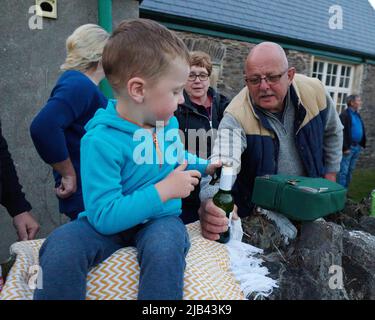 Bickington, Devon, Royaume-Uni. 2nd juin 2022. Les familles et les amis se réunissent alors que le village de South Devon de Bickington célèbre le début du Jubilé de platine de la Reine Elizabeth II de HM crédit: Wvolonté Tudor/Alamy Live News Banque D'Images