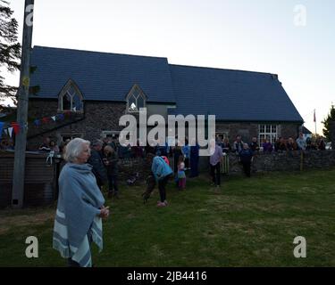 Bickington, Devon, Royaume-Uni. 2nd juin 2022. Les familles et les amis se réunissent alors que le village de South Devon de Bickington célèbre le début du Jubilé de platine de la Reine Elizabeth II de HM crédit: Wvolonté Tudor/Alamy Live News Banque D'Images