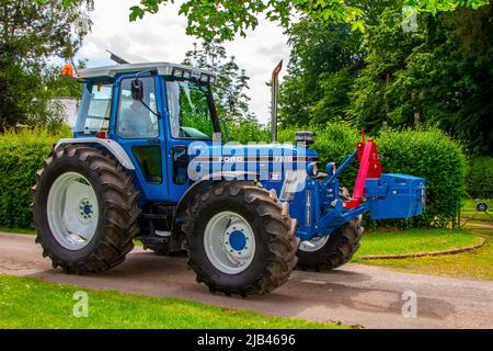 Bleu FORD tracteur 7010 Banque D'Images