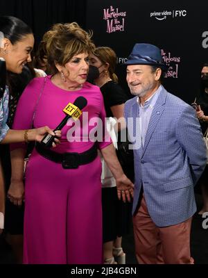 Brooklyn, États-Unis. 02nd juin 2022. De gauche à droite : Caroline Aaron et Kevin Pollak assistent au merveilleux tapis rouge Melle Maisel Emmys FYC aux studios Steiner à Brooklyn, NY sur 2 juin 2022. (Photo de Stephen Smith/SIPA USA) crédit: SIPA USA/Alay Live News Banque D'Images