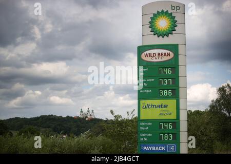 Cracovie, Pologne. 26th mai 2022. Prix du carburant à la station-service BP. Crédit : SOPA Images Limited/Alamy Live News Banque D'Images