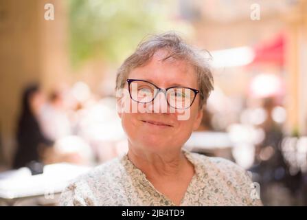 Femme âgée, meilleurs pagers, portrait, mille, sourires, AIX-en-Provence, Bouches-du-Rhône, Provence-Alpes-Côte d'Azur, France Banque D'Images