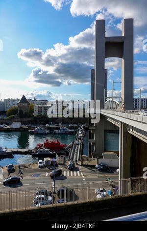 Pont de Recouvrance pont levant sur la rivière Penfeld entre le centre-ville de Siam et le quartier de Recouvrance, Brest, Finistère Penn ar Bed Banque D'Images