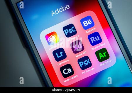 Kumamoto, Japon - juillet 29 2020 : Adobe Creative Cloud et applications (PS Camera, Behance, Lightroom, XD, Premiere Rush, Capture, PS Express et Aero) sur iPhone Banque D'Images