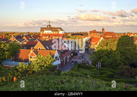 Vue sur le village, île de la mer du Nord Langeoog, Frise orientale, Basse-Saxe, Allemagne Banque D'Images