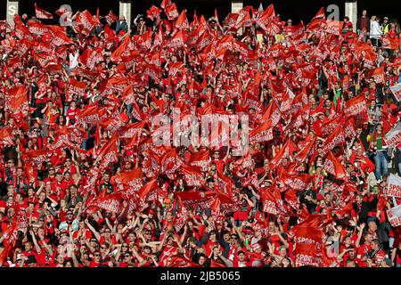 Fanblock SC Freiburg SCF, finale de la coupe DFB 79th, Olympiasstadion, Berlin, Allemagne Banque D'Images