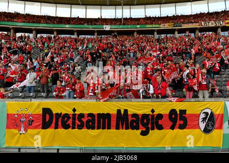 Fanblock SC Freiburg SCF, finale de la coupe DFB 79th, Olympiasstadion, Berlin, Allemagne Banque D'Images