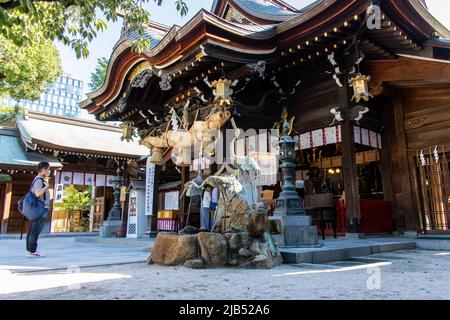 Sanctuaire principal de Kushida-jinja (sanctuaire de Kushida), un sanctuaire shinto fondé en 757 et consacré à Amaterasu et Susanoo, par temps ensoleillé Banque D'Images