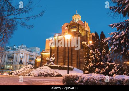 Les célèbres portes d'Or de Kiev, Ukraine - l'un des endroits touristiques les plus visités de la ville. La nuit en hiver. Banque D'Images