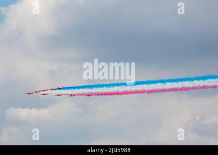 2nd juin 2022 | flèches rouges de la RAF vues au-dessus du centre de Londres lors des célébrations du Jubilé de platine de la Reine Banque D'Images