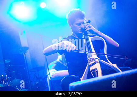 2Cellos en concert à Milan, Italie, en 2014 Banque D'Images