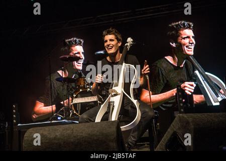 2Cellos en concert à Milan, Italie, en 2014 Banque D'Images