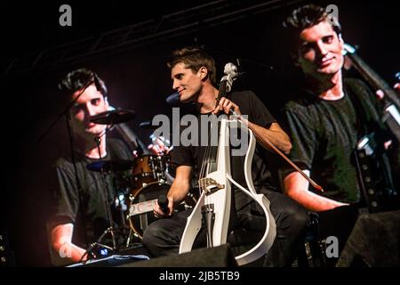 2Cellos en concert à Milan, Italie, en 2014 Banque D'Images