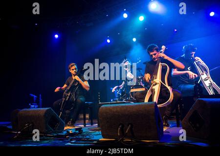 2Cellos en concert à Milan, Italie, en 2014 Banque D'Images