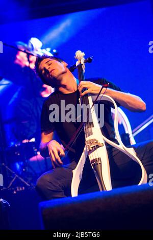 2Cellos en concert à Milan, Italie, en 2014 Banque D'Images