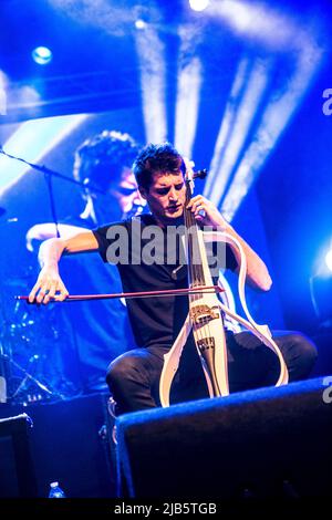 2Cellos en concert à Milan, Italie, en 2014 Banque D'Images