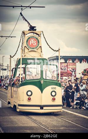 Défilé de tram du jubilé de platine à Blackpool. Tramway 600 à toit ouvert Banque D'Images