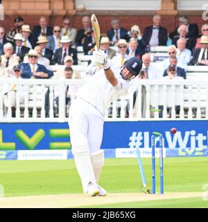 Stuart Broad s'est empaqué de&#XA;&#XA;&#XA;Test international de cricket pour hommes &#XA;&#XA;Angleterre v Nouvelle-Zélande&#XA;&#XA;Test 1, jour 2&#XA;&#XA;Lords, Londres&#XA;&#XA;2 juin 2022 Karl Newton/Sports Press photo (SPP) Banque D'Images